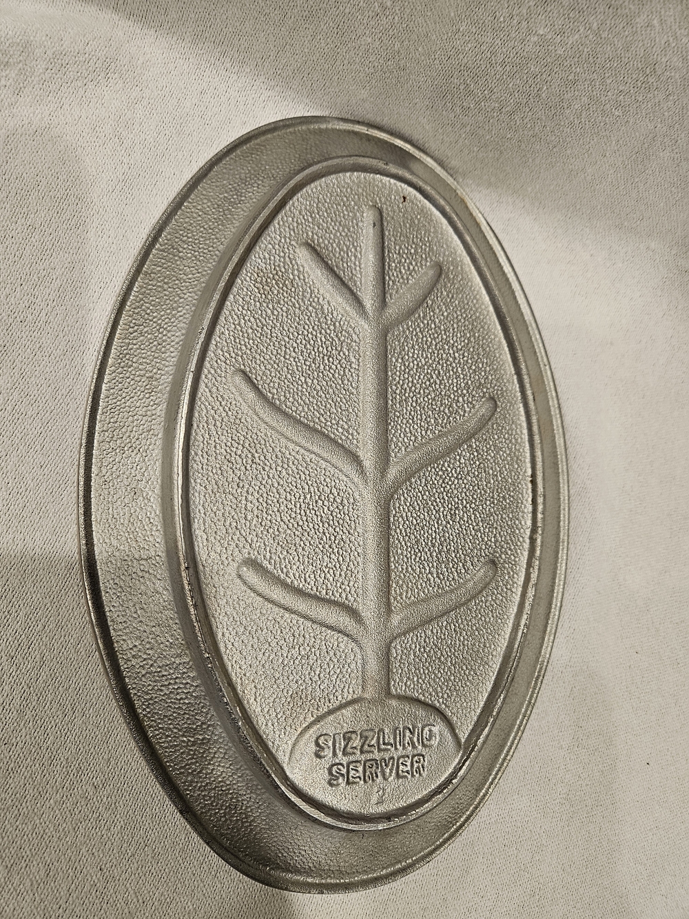 Vintage Metal Sizzling Server steak platters Fajitas (2) - Picture 3 of 5